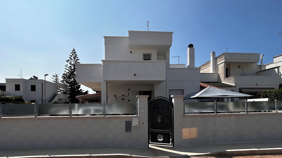 Torre Santa Sabina Villa | Crescent cottage in Torre Santa Sabina di Carovigno (BR)