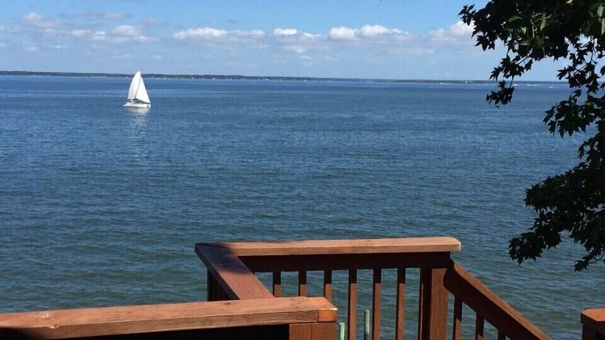Montross House | It’s All about the VIEW! Wknd rates for Oct 17-18 & 24-25 have been reduced !