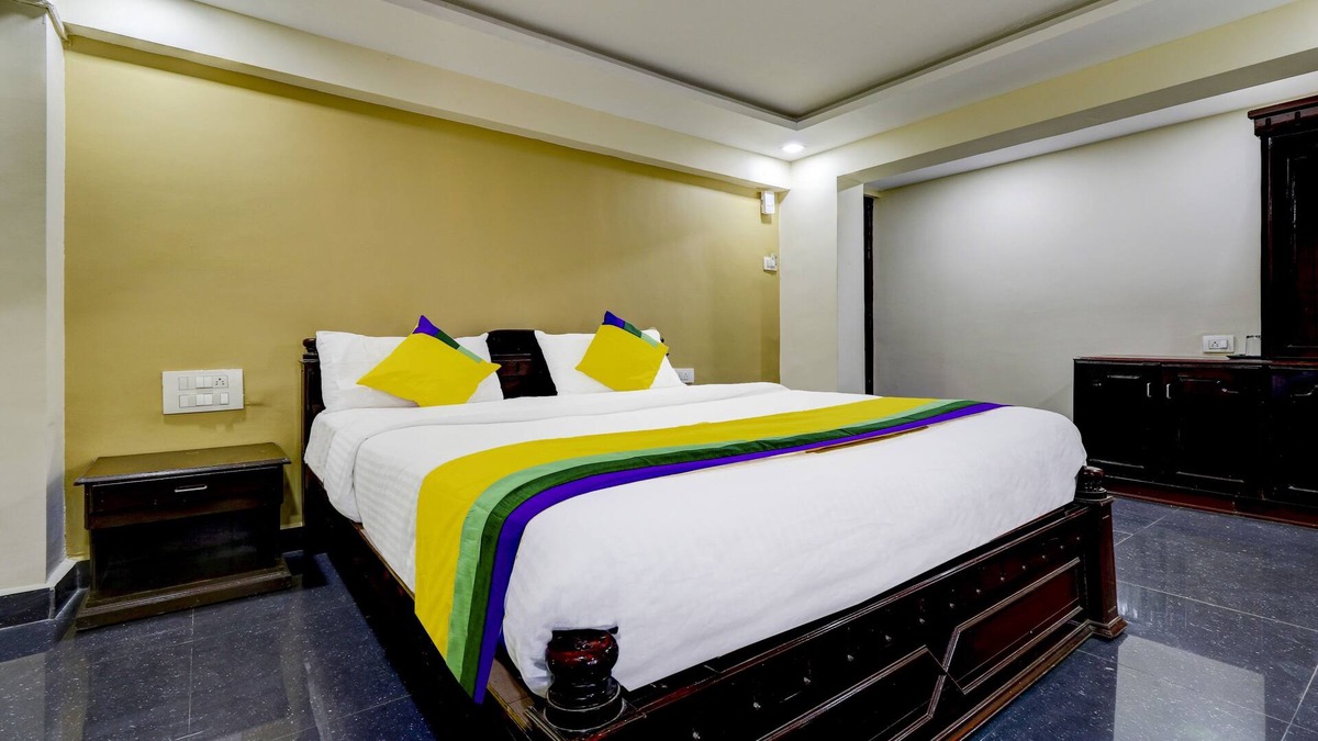 Mahadevpet Hotel | Itsy By Treebo - Hill View