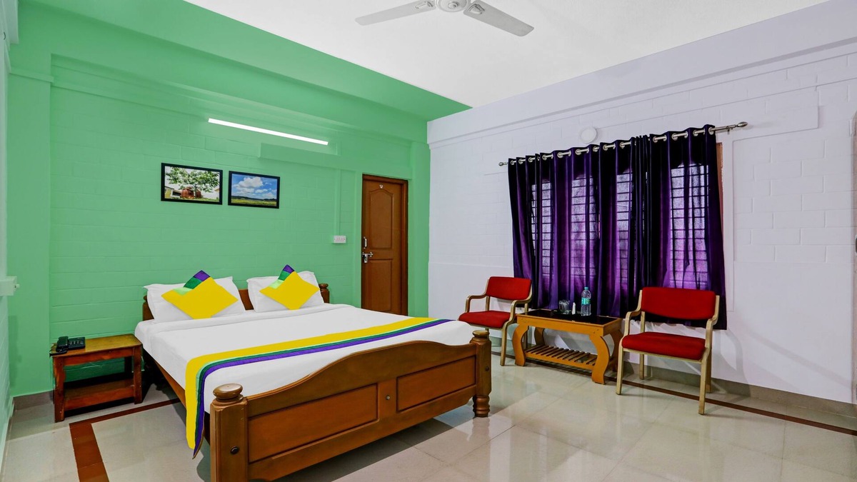 Mahadevpet Hotel | Itsy By Treebo - Iha Comforts With Mountain View