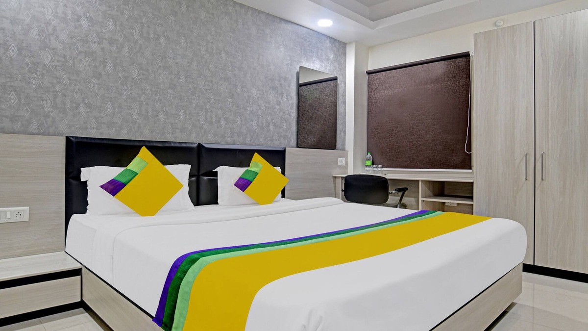 Rau Hotel | Itsy By Treebo - Lotus