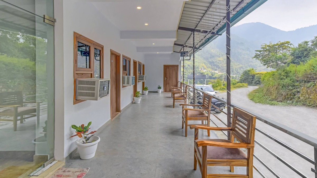 Bullawala Hotel | Itsy By Treebo - Studioz @ Om River Resort