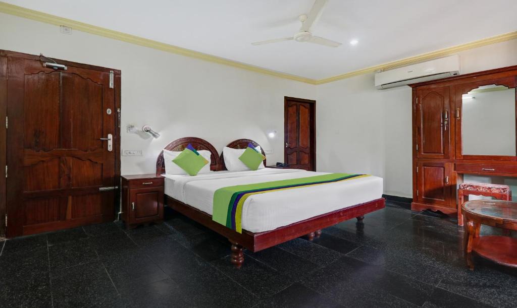 Kovalam Resort | Itsy Hotels The Waters Edge Beach Resort