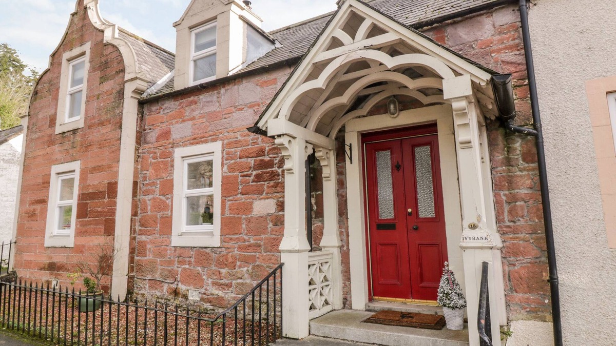 Thornhill Cottage | IVY BANK, pet friendly, luxury holiday cottage in Thornhill