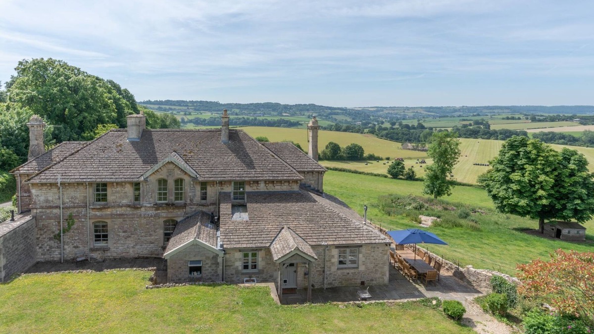 Biddestone Cottage | Ivy Cottage, Euridge - sleeps 9 guests in 4 bedrooms