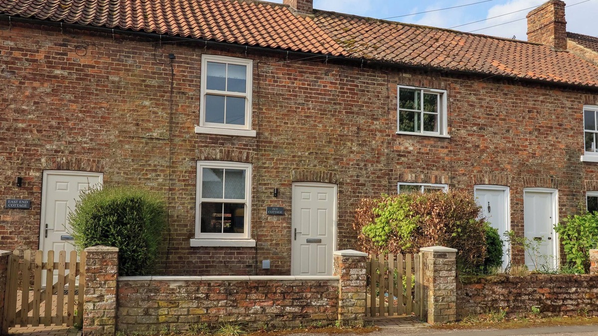 Thirsk House | IVY COTTAGE, pet friendly, with a garden in Carlton Husthwaite