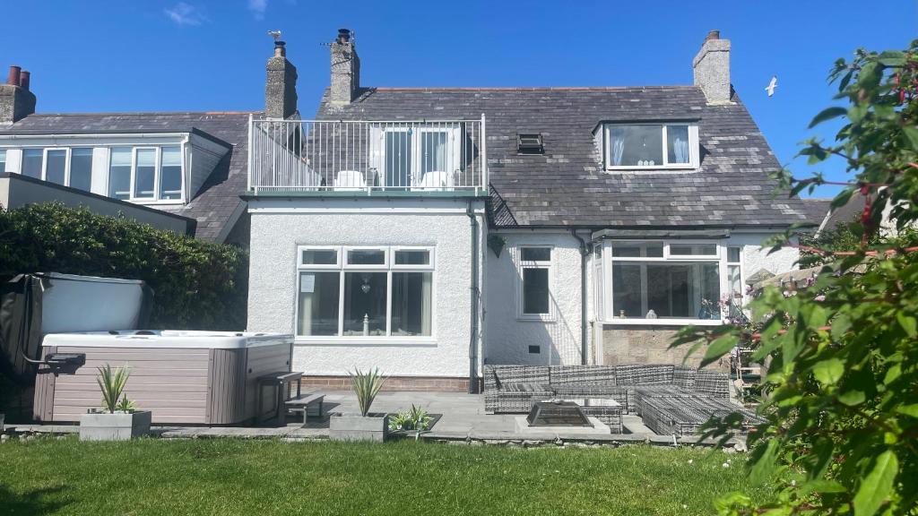 North Sunderland House | Ivy Cottage Seahouses Seaside Hot Tub Retreat