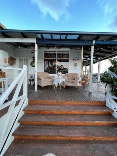 Lakes Entrance Bed & Breakfast | Ivy May Cottage