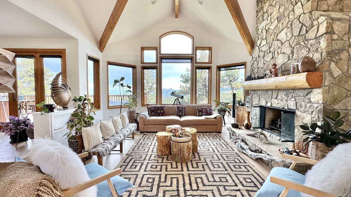 Boulder House | Ix'Calinda, Stunning Mountain Luxury Gateway, 15 mins to town.