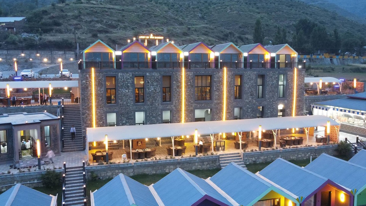 Miandam Hotel | IYI LUXURY INN