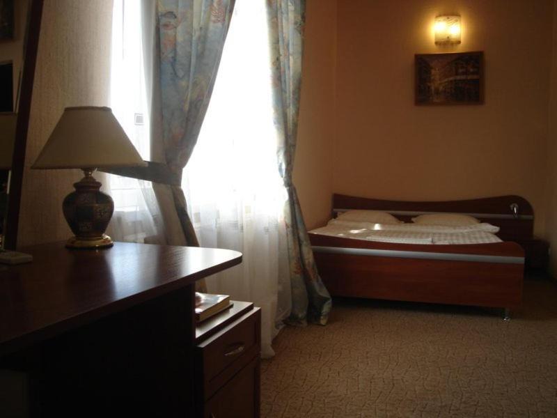 Uzhhorod Hotel | Izumrud