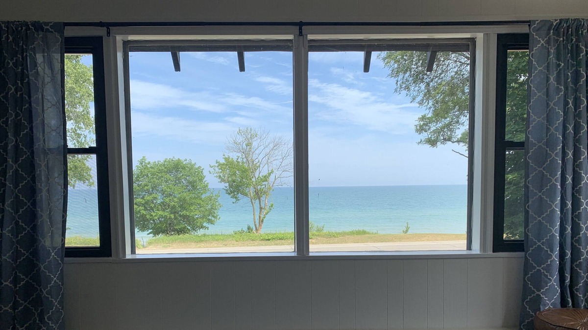 Caseville House | J & A’s Beachfront Bungalow-LAKE and BEACH front
