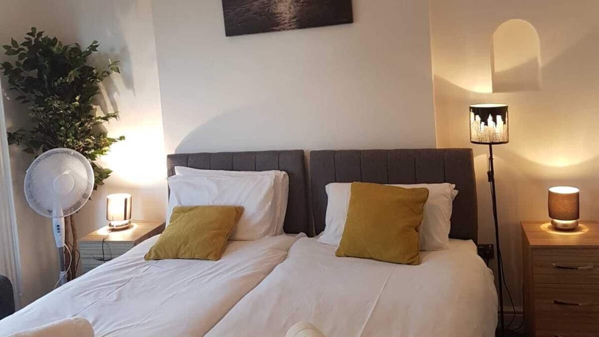 Smethwick House | J KYNS, 6 ensuite bedroom apartment