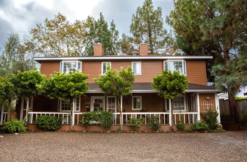 Lodge Hill Bed & Breakfast | J Patrick Inn