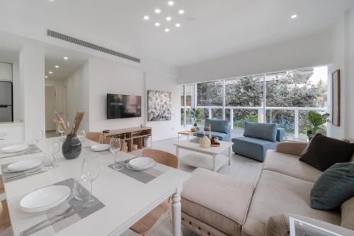 Old North Apartment | Jabotinsky Family Residence