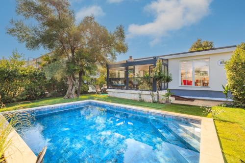 Milcetici House | Jacaranda Cottage