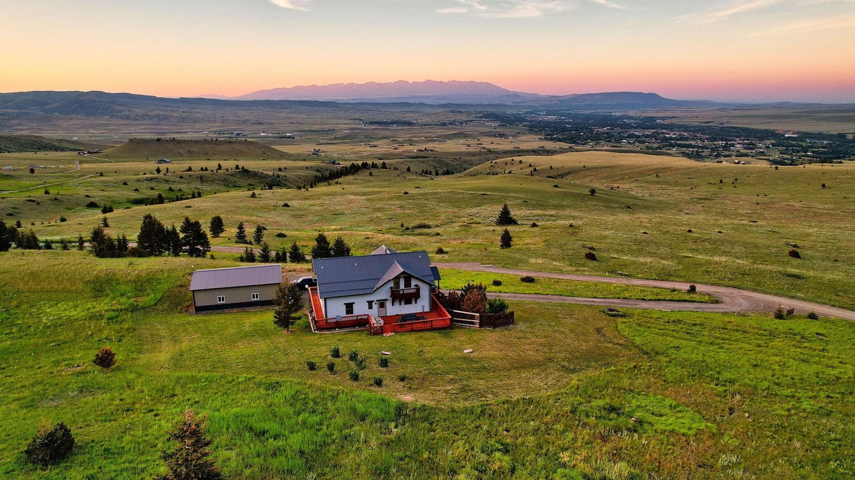 Wineglass House | Jackalope Lodge · Spacious Lodge Home with Breathtaking Mtn Views