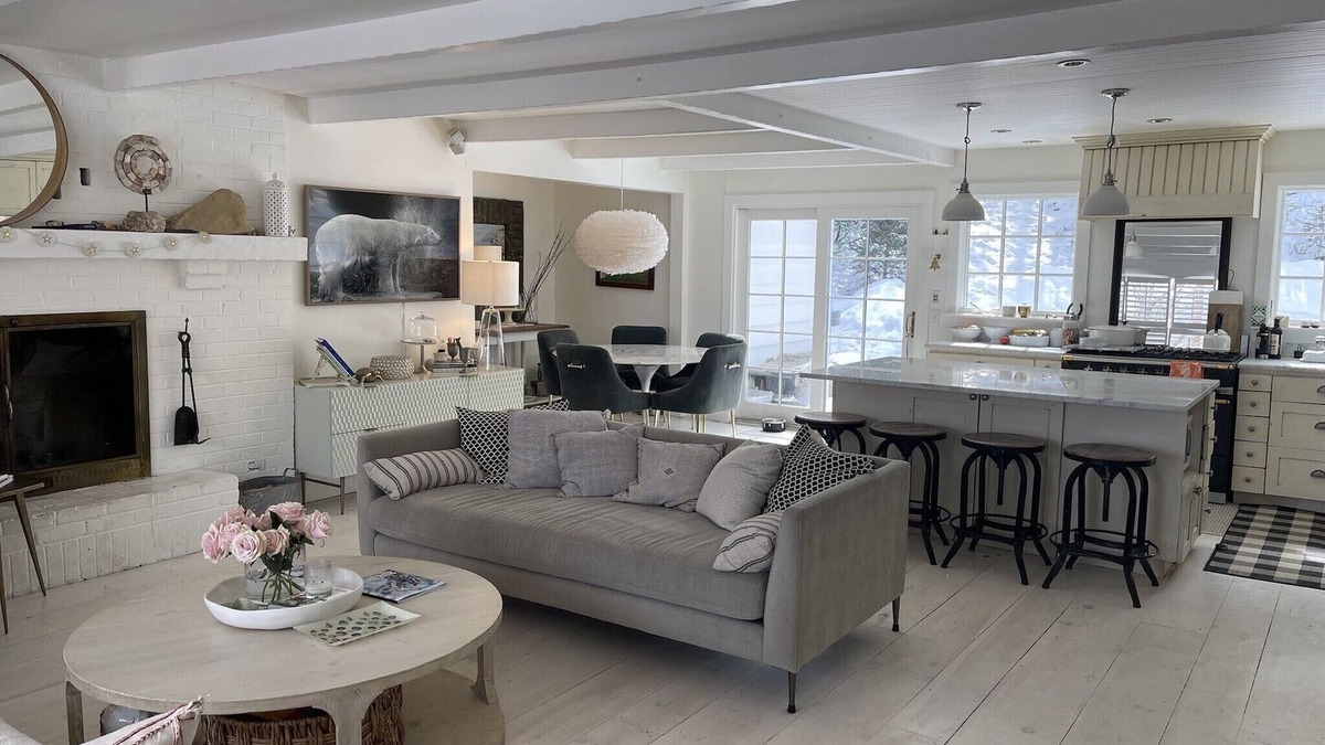 Jackson House | Jackson Family Retreat, walk to Everything, town Square, fenced yard, ebikes.