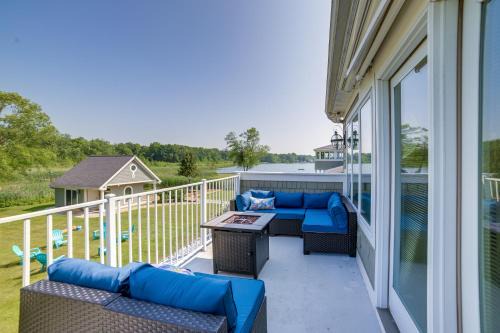 Horton House | Jackson Lakefront Getaway with Balcony, Dock Access