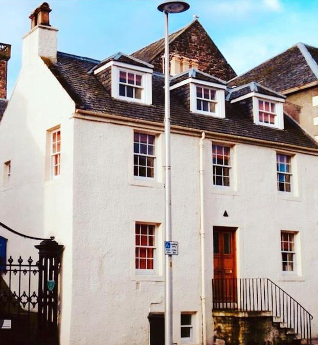 Inverness City Centre Villa | Jacobite's Retreat, 17th century cottage in the heart of Inverness