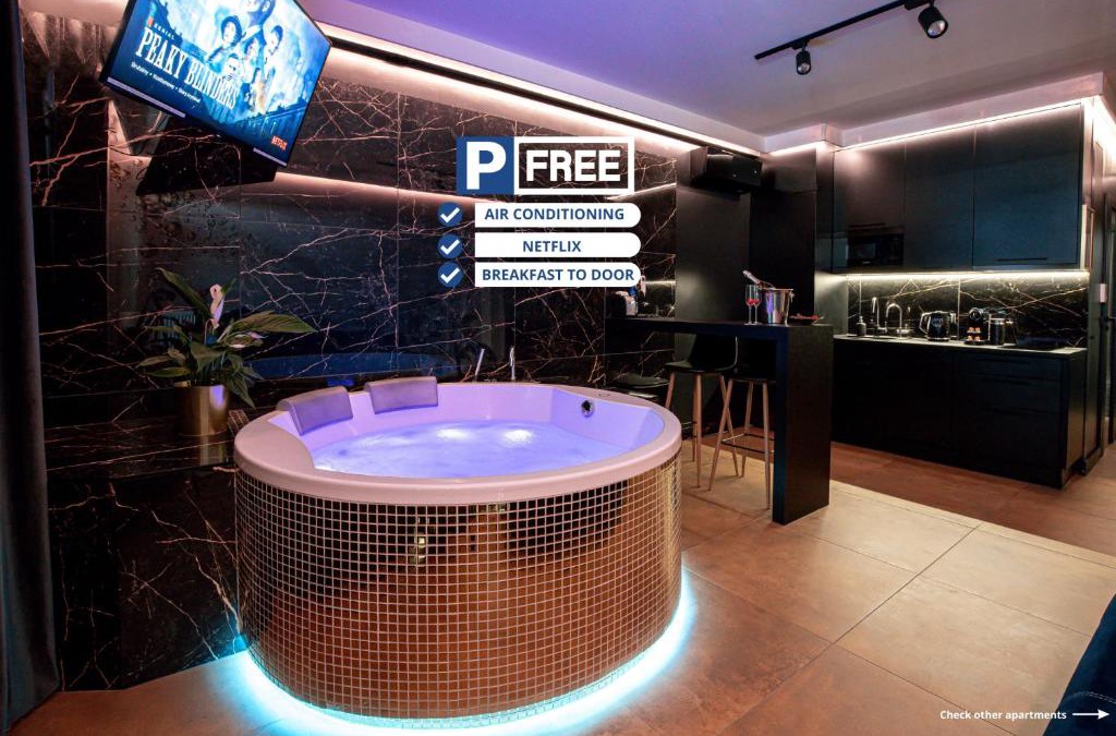 Warszawskie Apartment | Jacuzzi Glass-House Central Station