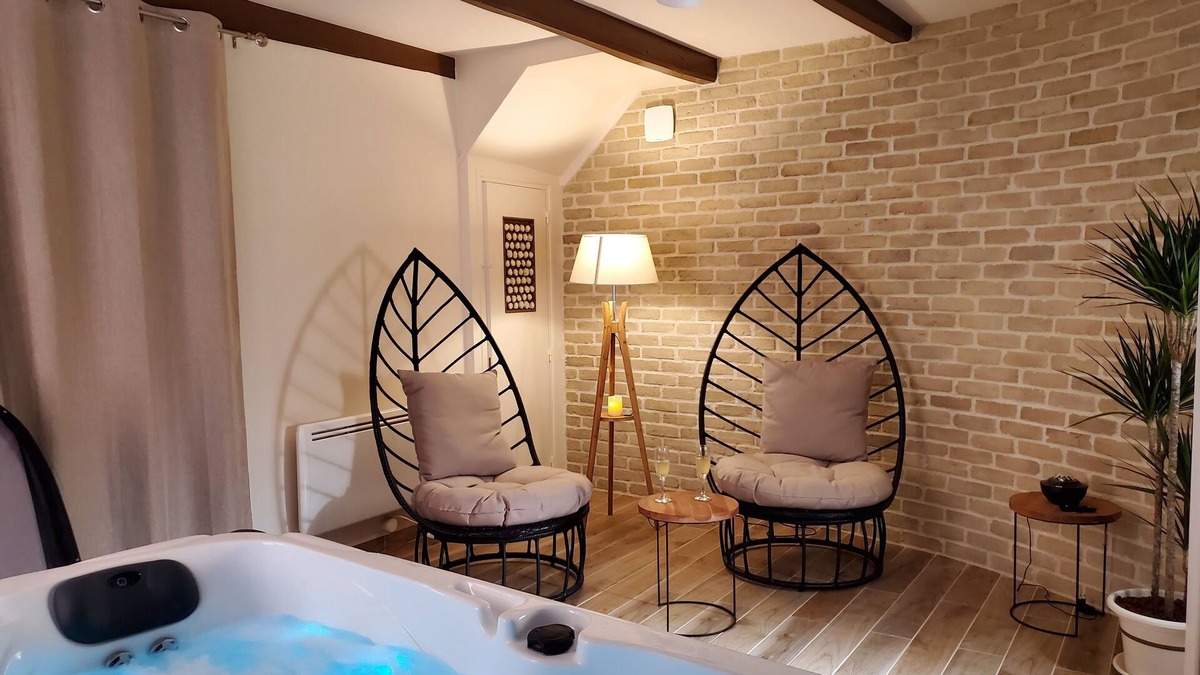 Flaviac House | Jacuzzi Privatif Dans Maison de Village au Calme