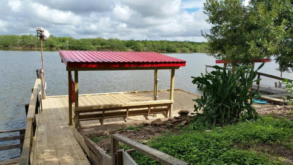 Rio Hondo House | Jade - House Rental w/ Fishing Pier & Boat Dock