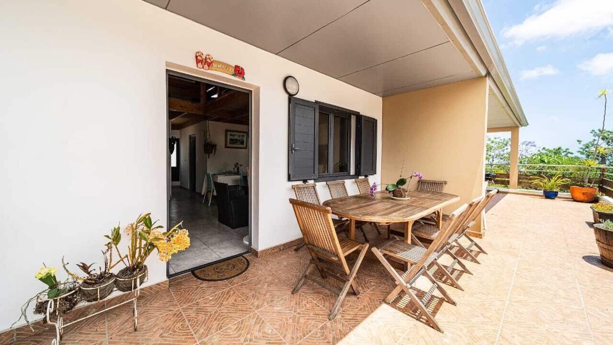 Trois Mares Apartment | Jade vine location 2