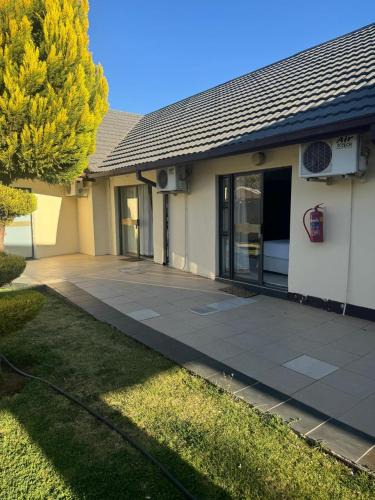 Mahikeng Bed & Breakfast | Jakaranda Guest House