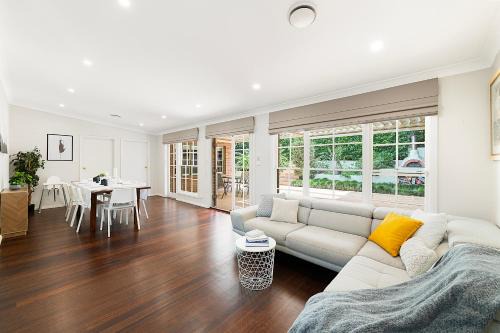 Artarmon House | Jam Home Chatswood CBD near Shops & Station