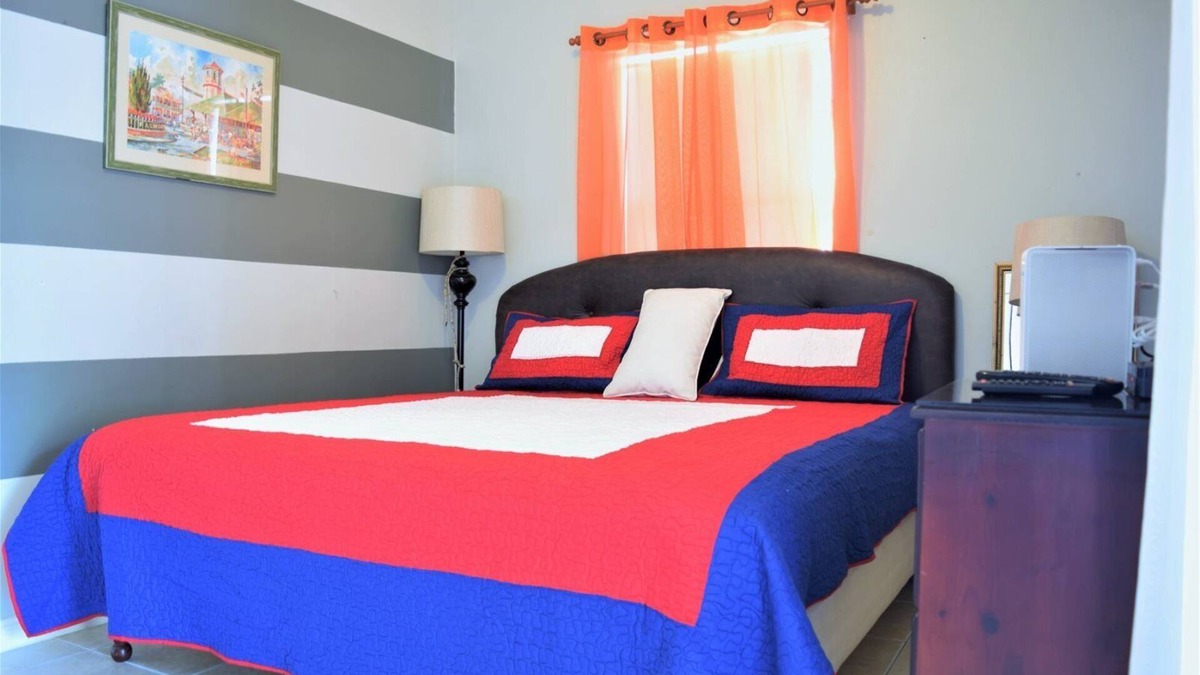 New Kingston Condo | Jamaica Vacation Rentals - New Kingston, family condo