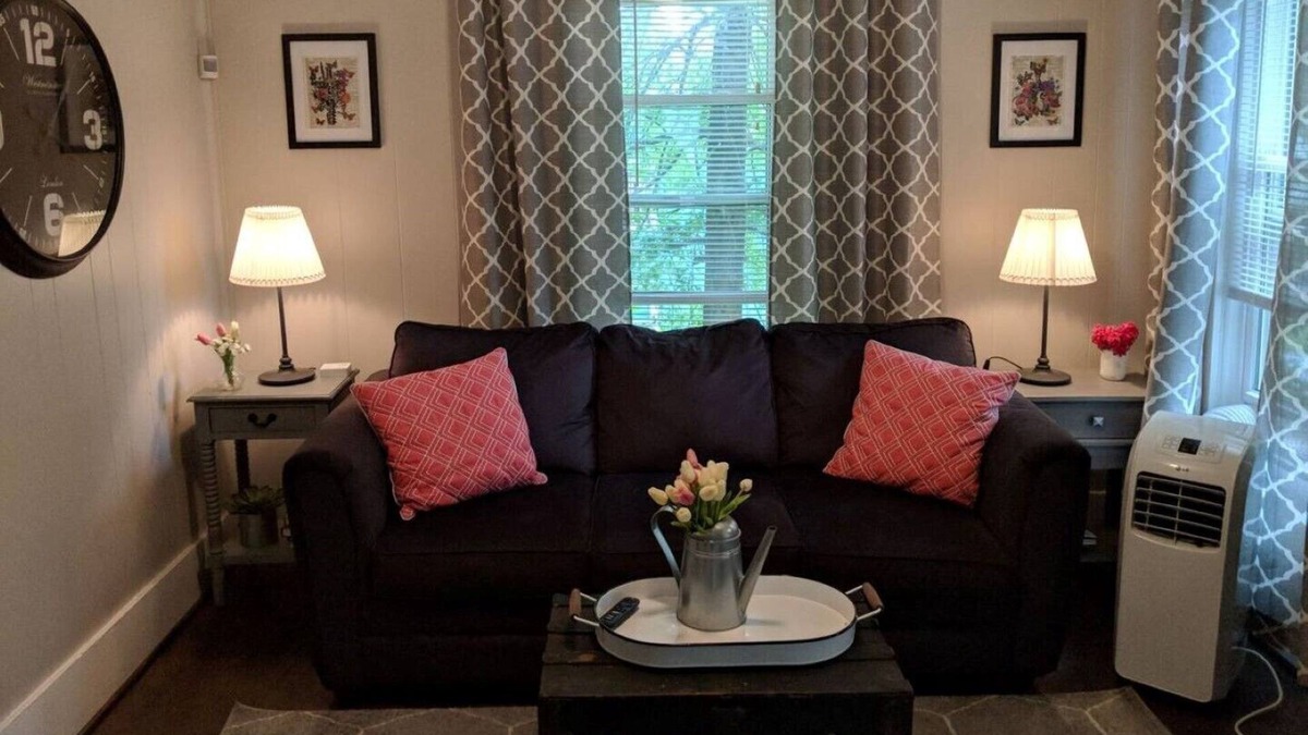 Jamestown House | Jamestown charmer close to downtown