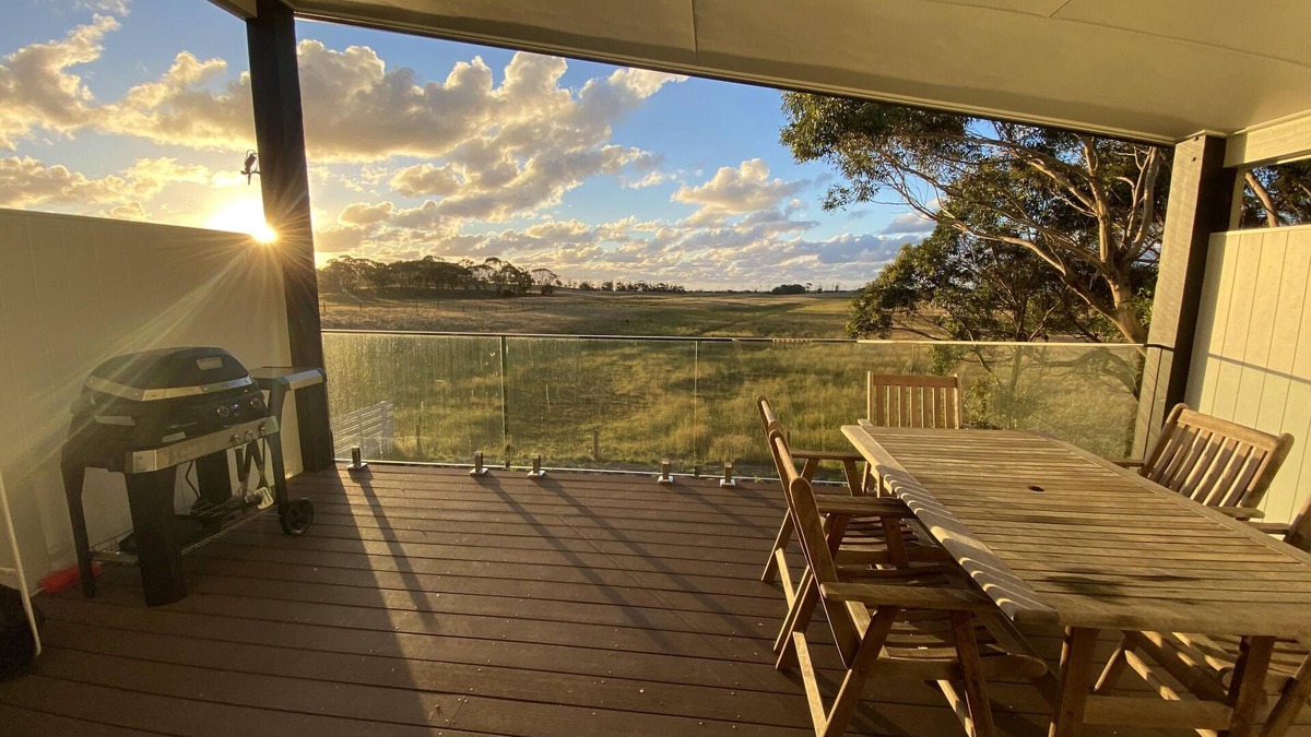 Walkerville House | Jandi - King Beds - Starlink - EV Charger