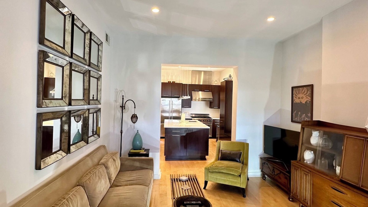 West Town House | jane's house a boutique historical flat in chicago - close to everything!
