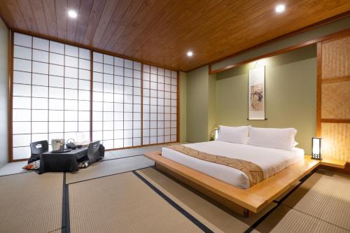Montrose Hotel | Japanese Mountain Retreat Mineral Springs & Spa