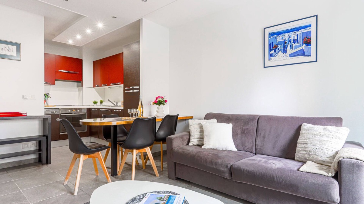 Jean-Medecin Apartment | Jardin Pastorelli by Interhome