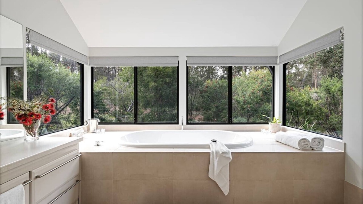 Rosa Glen Hotel | Jarrah Grove Forest Retreat - Serenity Luxury Chalets