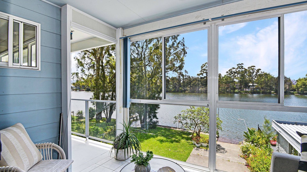 Dora Creek House | Jasmine Cottage - Large 5 bedroom waterfront home