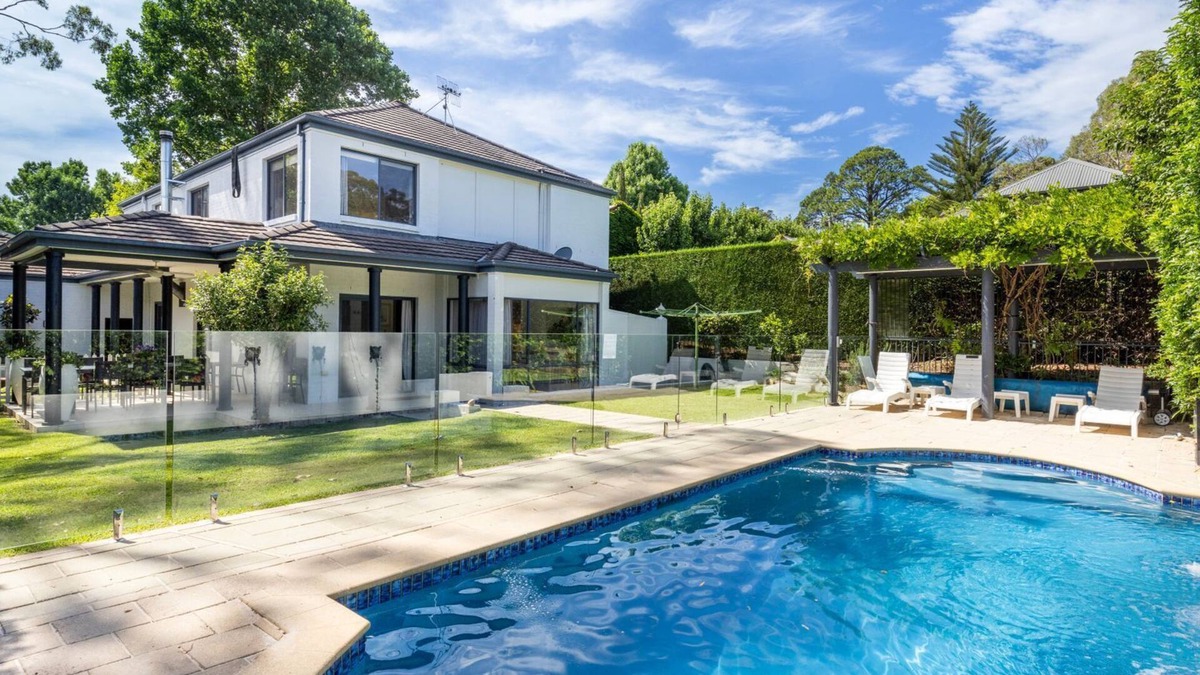 Berry House | Jasmine House - Pet Friendly with Swimming Pool