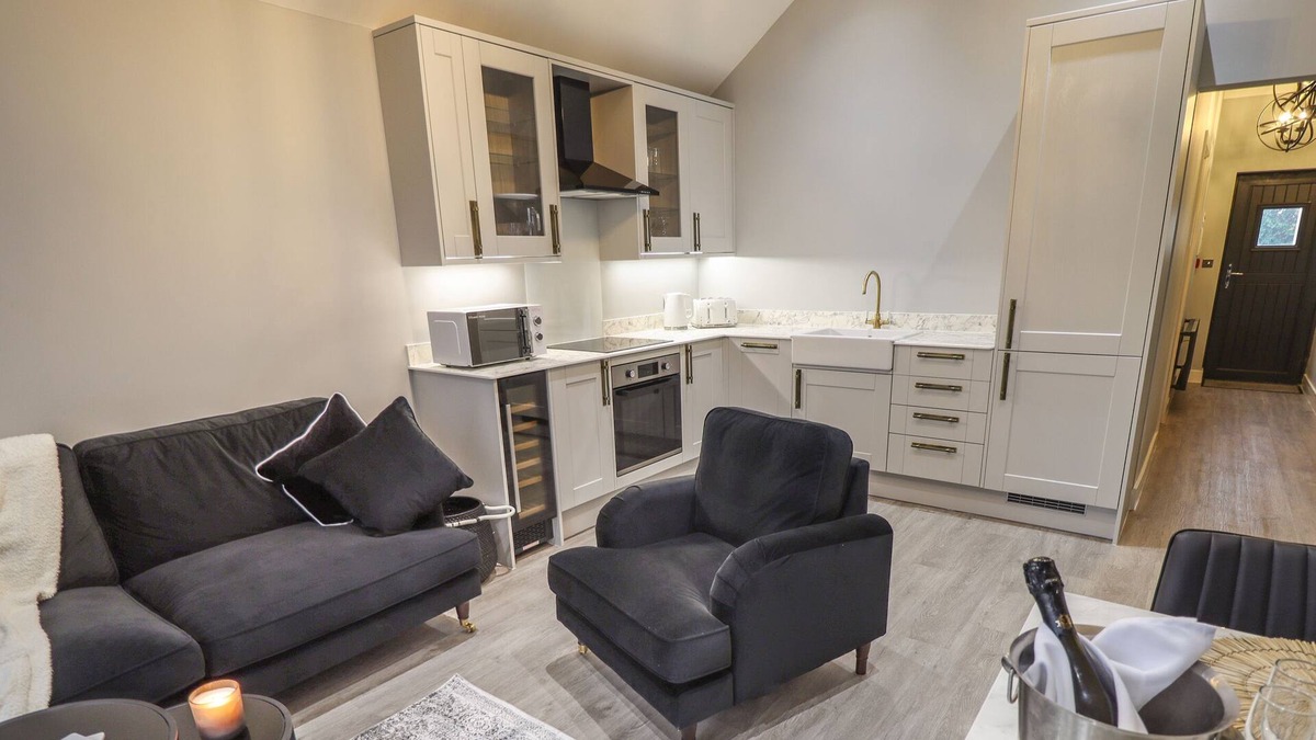 Hull Cottage | JASMINE, pet friendly, luxury holiday cottage in Willerby