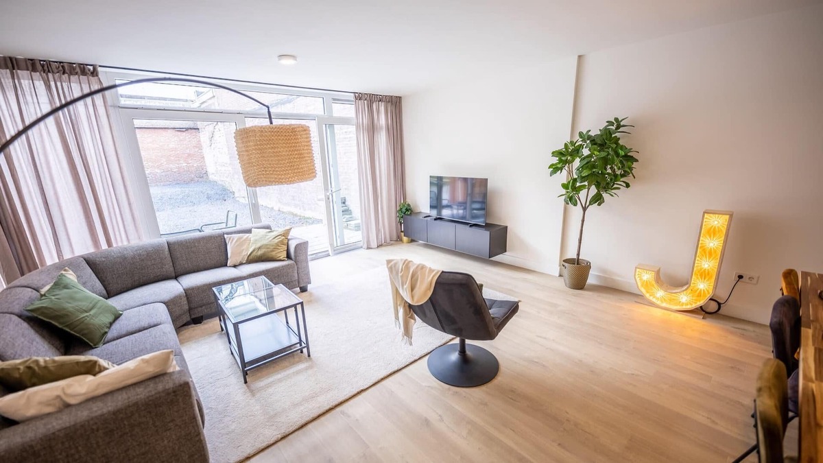 Delfshaven Apartment | Jaw-dropping 3 Bedroom Apartment 117m2 -NB304J-