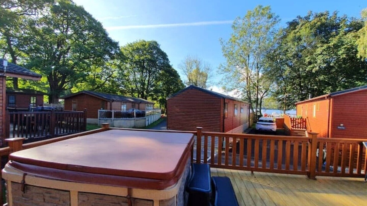 Troutbeck Bridge Cabin | Jaw-dropping Lodge With Hot Tub on Lake Windermere