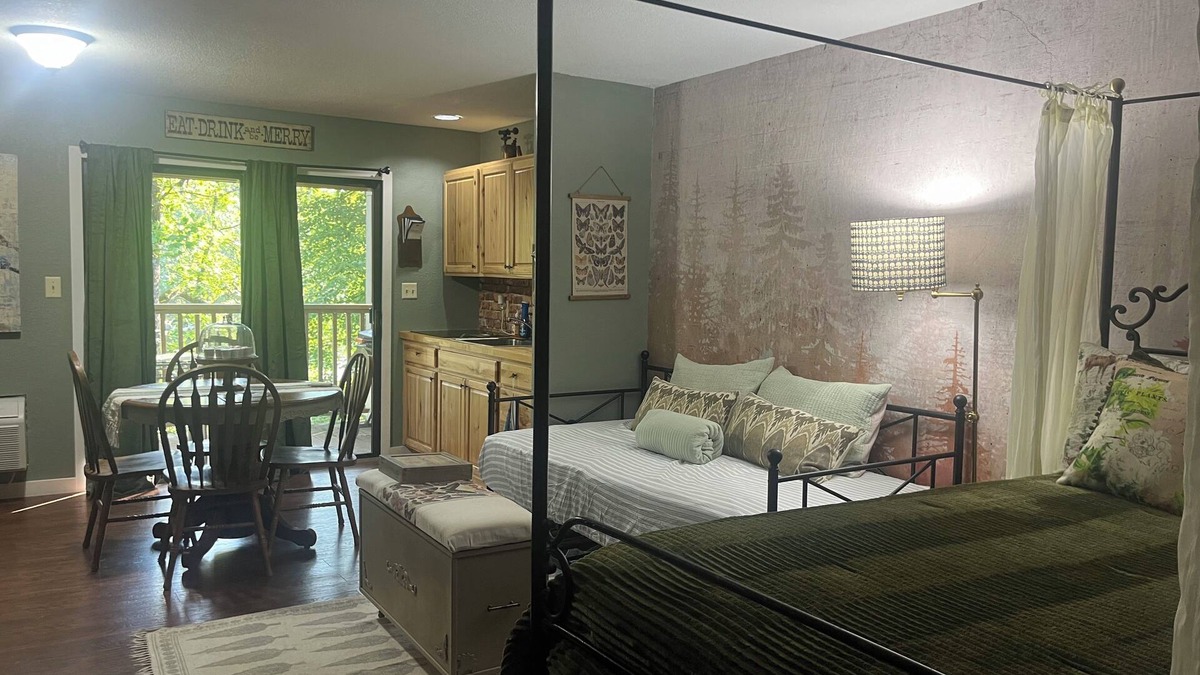 Lake Lure Condo | JayBird's Nest at Rumbling Bald in Lake Lure w/pools, sauna, lake, spa, golf