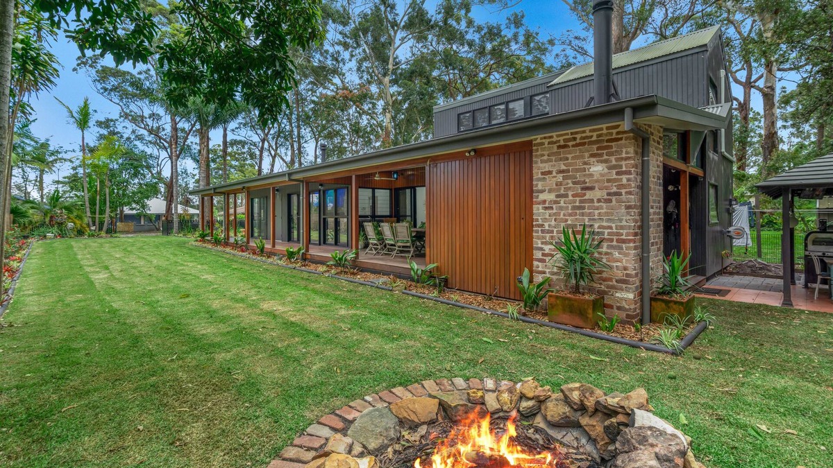 Myola House | JB's - Ocean, Bush, Pets, Expansive Living, Decks, Air-Con