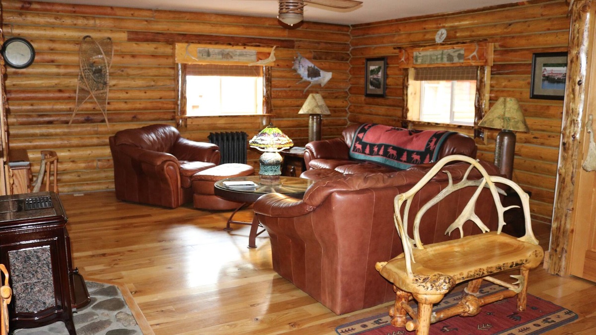 Soldotna House | JBs Alaska Getaway Beautiful Custom Log home for your Alaskan experience 2b/2b