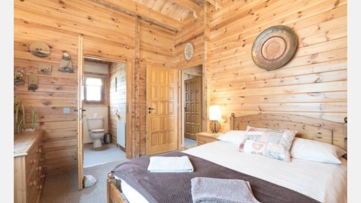 Tattershall Cabin | Jemima lodge,hottub and private fishing peg