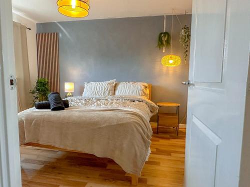 Wokingham Apartment | Jennett's Luxury Home with Parking and Garden