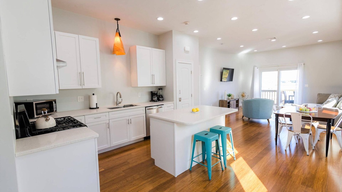 Federal Hill Apartment | Jennifer's Penthouse Panoramic City View Apartment with Deck