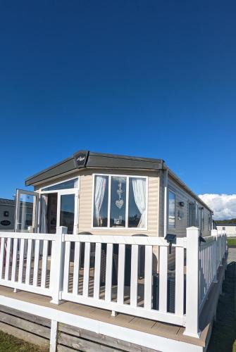 Morecambe Resort | Jenny and Jamie's holiday home on the edge