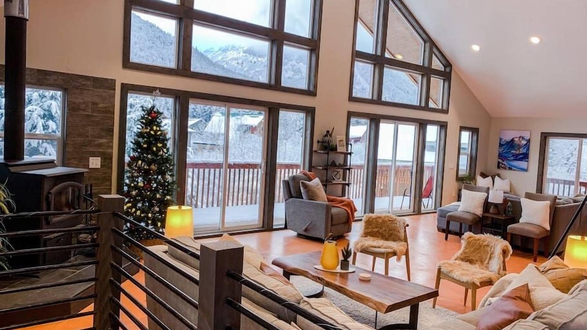 Alyeska Ski Chalet | Jeremys Mountain Chalet @jeremysmountainchalet